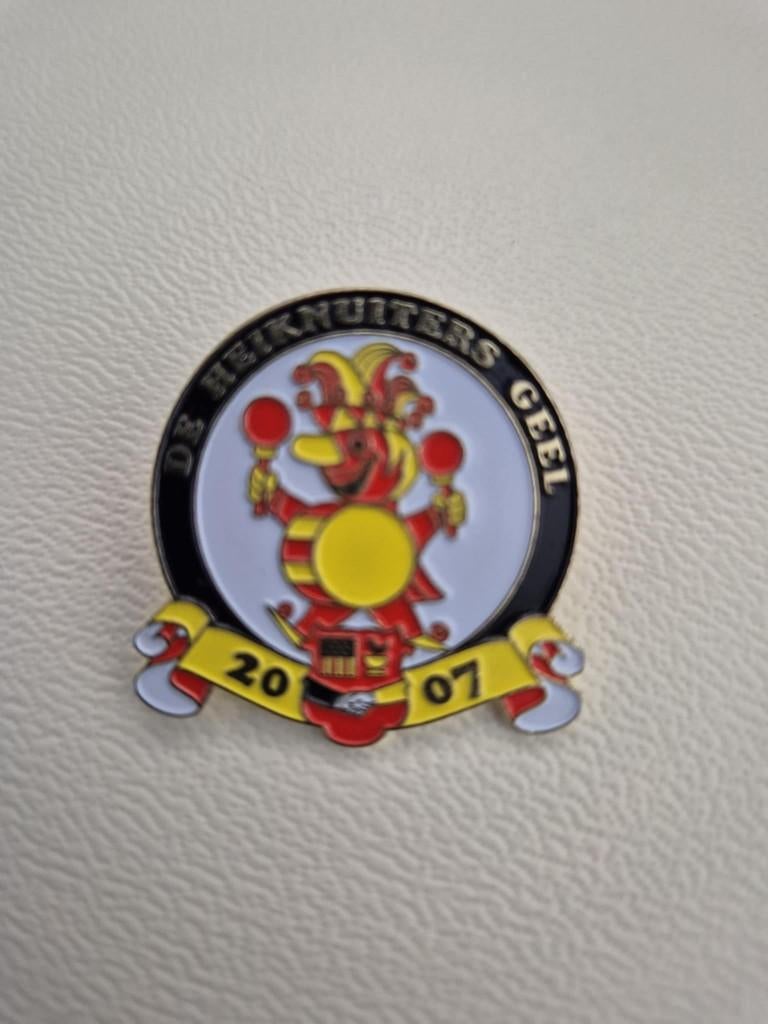 Carnaval pin Geel De heiknuiters 2007, Collections, Enlèvement ou Envoi