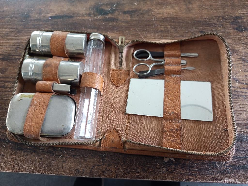 Trousse de voyage ancien, Enlèvement ou Envoi