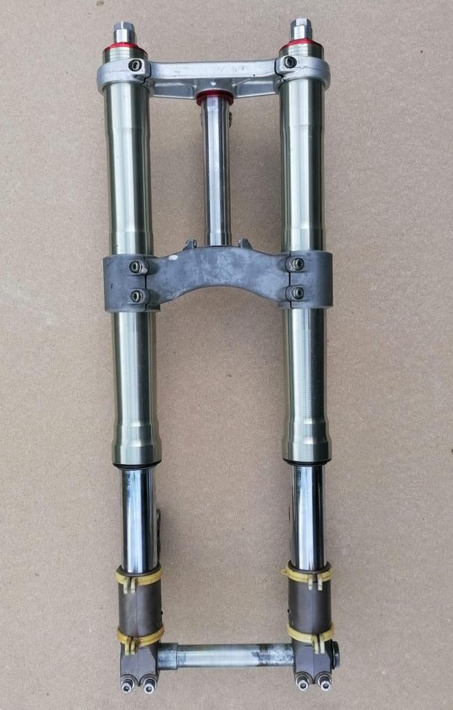 Fourche Ducati 916, Motos, Enlèvement