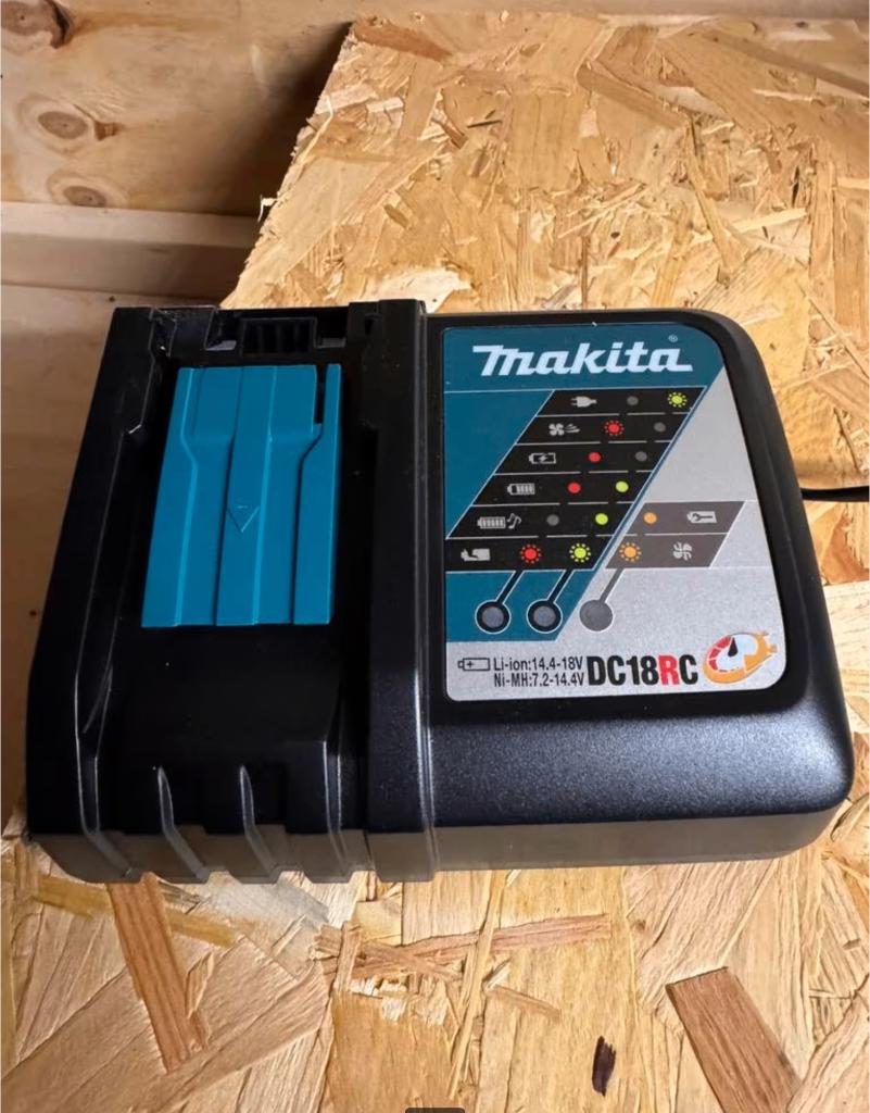 Chargeur de batterie Makita 18V d'occasion ou neuf !, Enlèvement, Comme neuf