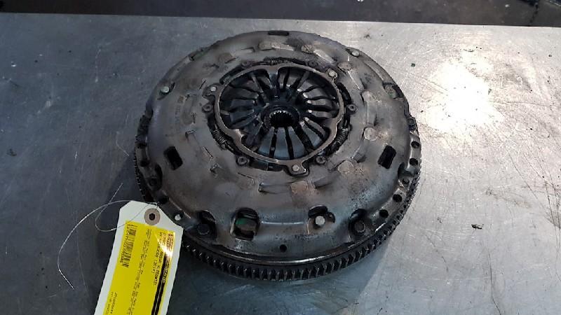 VOLANT MOTEUR BI-MASSE Volkswagen Scirocco (137 / 13AD), Autos : Pièces & Accessoires, Utilisé, Volkswagen