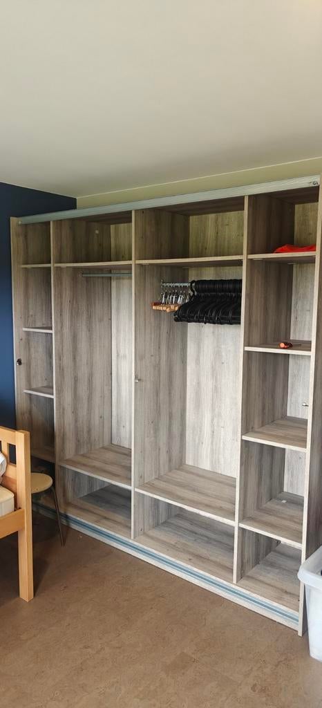 Stevige spiegelkast, Ophalen