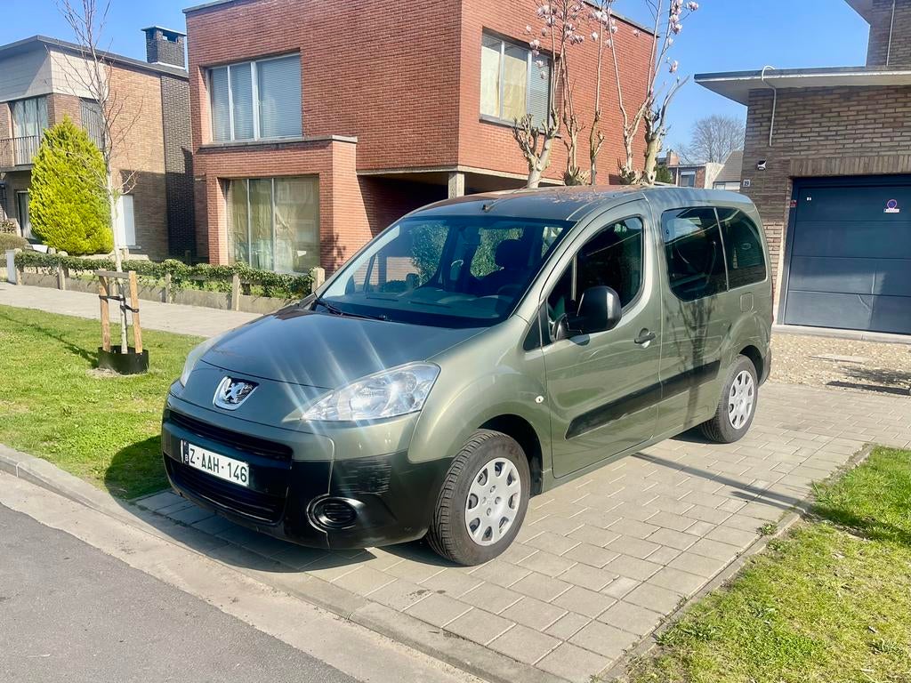 Peugeot Partner Tepee 101 000 km 1.6 Essence, Autos, Achat, 4 portes, https://public.car-pass.be/vhr/e9fd2dc6-2b59-4211-88e8-b99c4f169f53