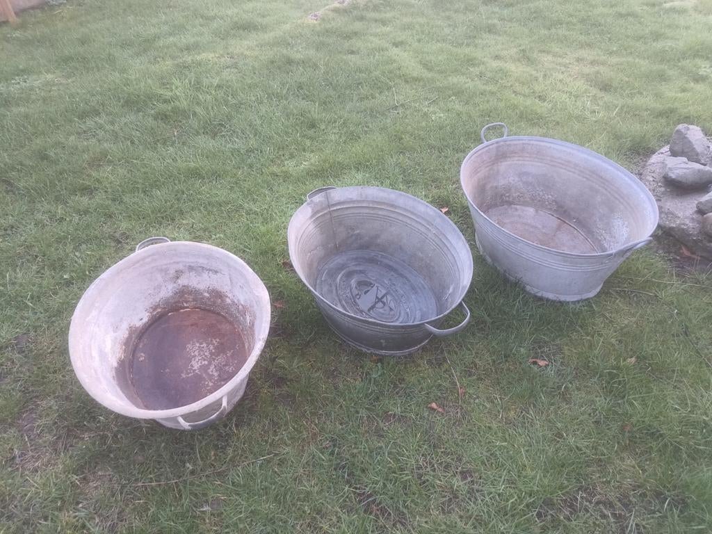 3 zinken kuipen met handvaten, Ophalen