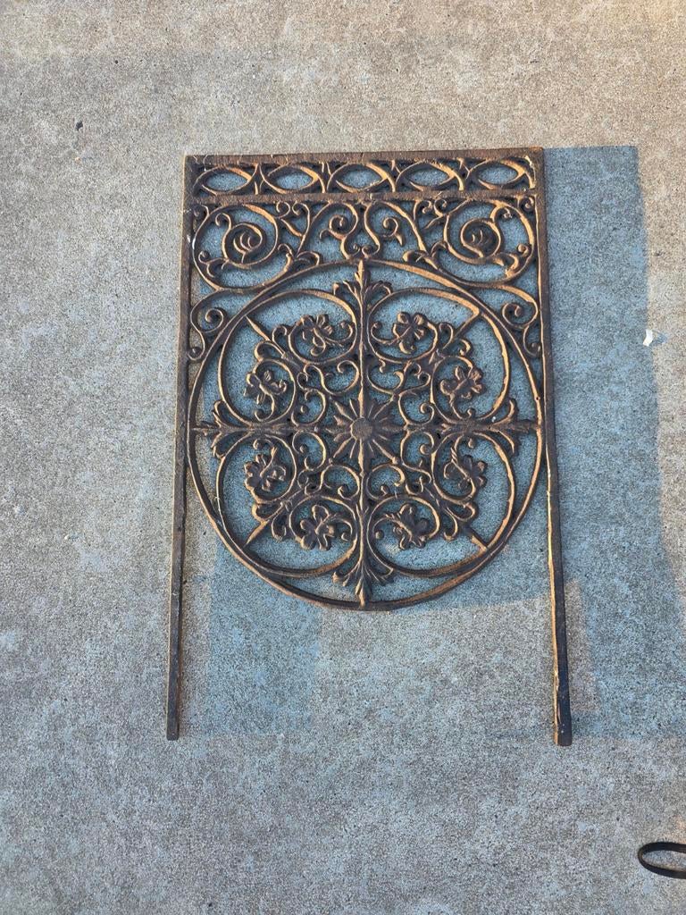 Paillasson/grille en fonte antique — motif décoratif classiq, Antiquités & Art, Enlèvement ou Envoi