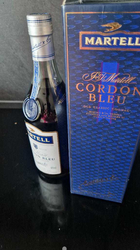 Fles Martell, Verzamelen, Wijnen, Nieuw, Ophalen of Verzenden, Vol, Overige typen