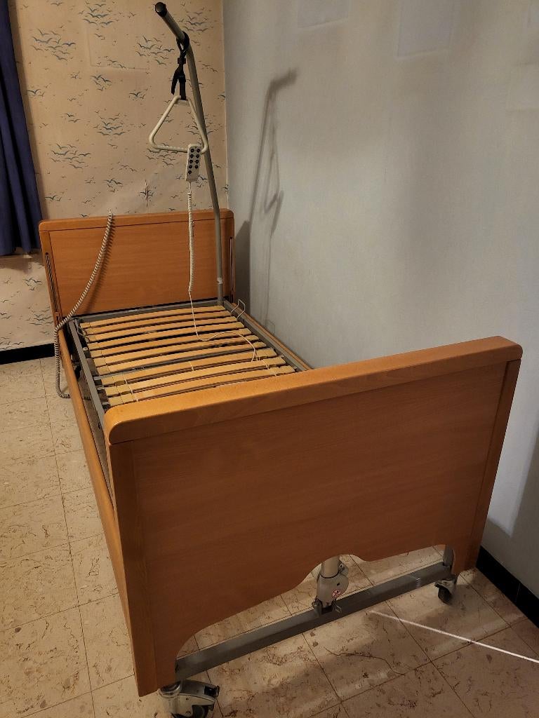 Lit Médical électrique, Ophalen, Gebruikt