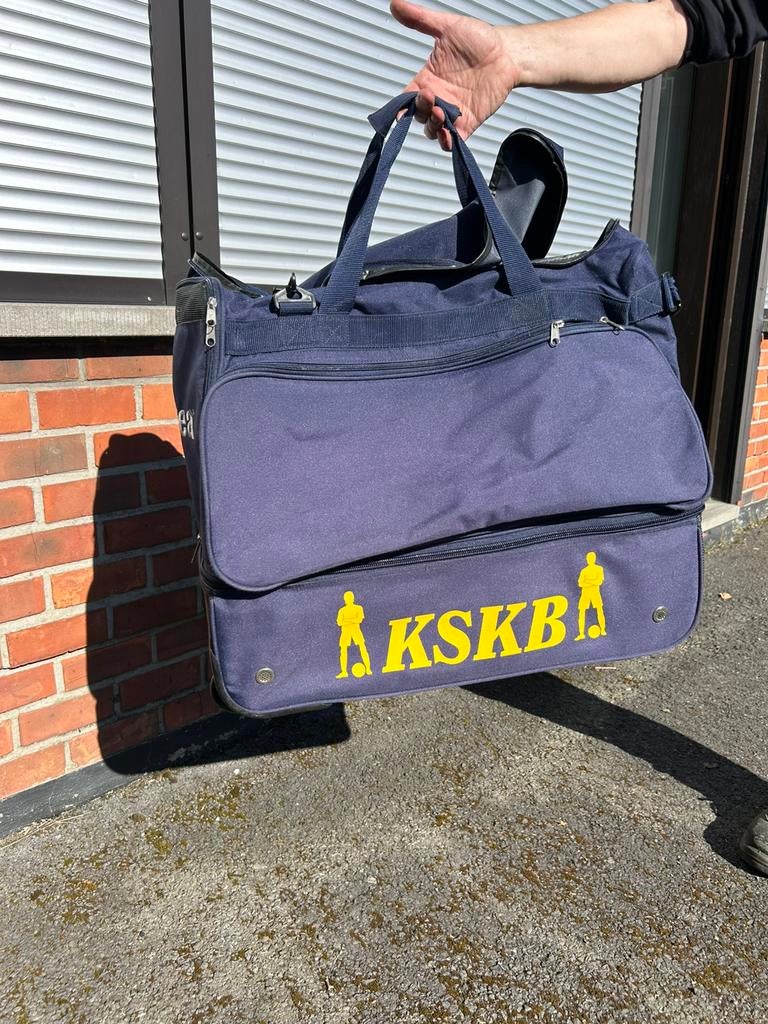 Nieuwe voetbaltas, Handtassen en Accessoires, Tassen | Sporttassen, Ophalen, Zo goed als nieuw