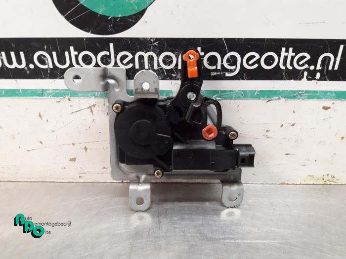 Moteur verrouillage centrale des portes d'un Kia Sorento (So, Kia, -, 3 mois de garantie, Utilisé