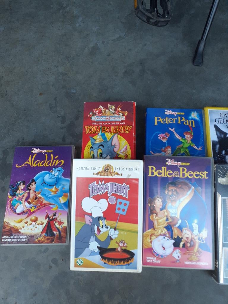 13 VHS Kinderfilms Disney, Tom & Jerry Mr Bean, Ophalen, Gebruikt, Tekenfilm, Alle leeftijden
