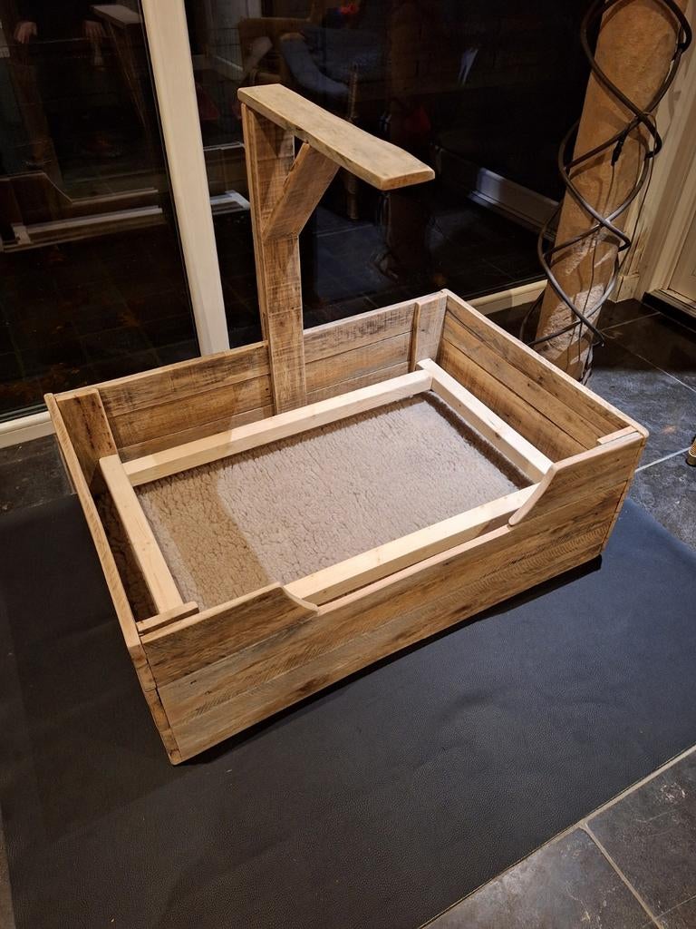 Hondenmand/werpkist steigerhout, Enlèvement, Comme neuf