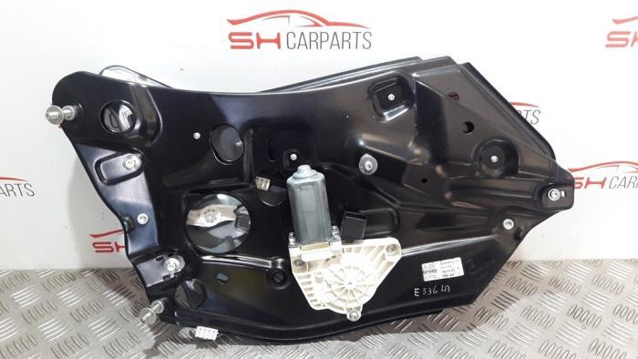 Ruitmechaniek 2Deurs links-achter van een Mercedes E-Klasse, Auto-onderdelen, Ruiten en Toebehoren, Mercedes-Benz, Gebruikt, 3 maanden garantie