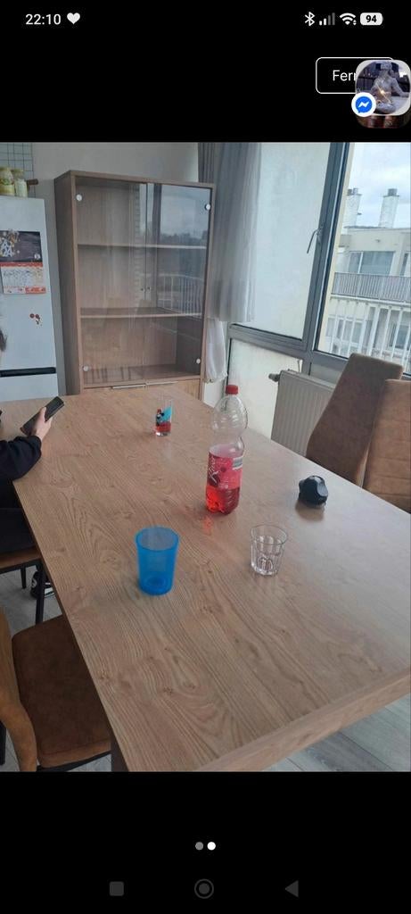 Table en bois, Enlèvement