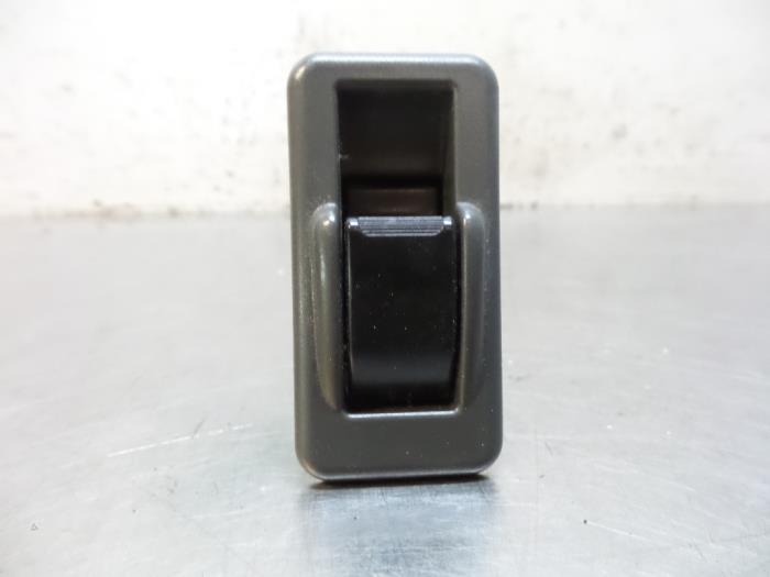 Commutateur vitre électrique d'un Mitsubishi Pajero (Pajero, -, 3 mois de garantie, Utilisé, Mitsubishi