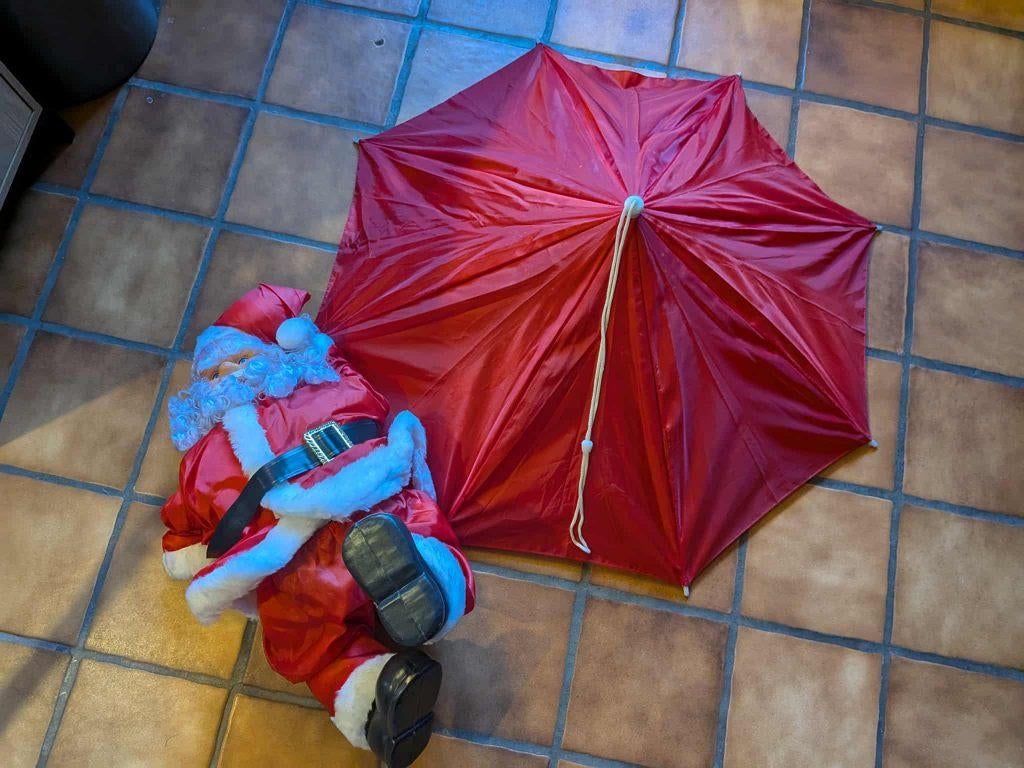 Kerstman + hangparaplu, Ophalen