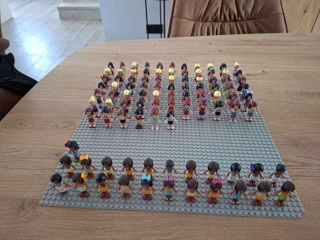 Lego Friends poppetjes 95 stuks perfecte staat!, Ophalen