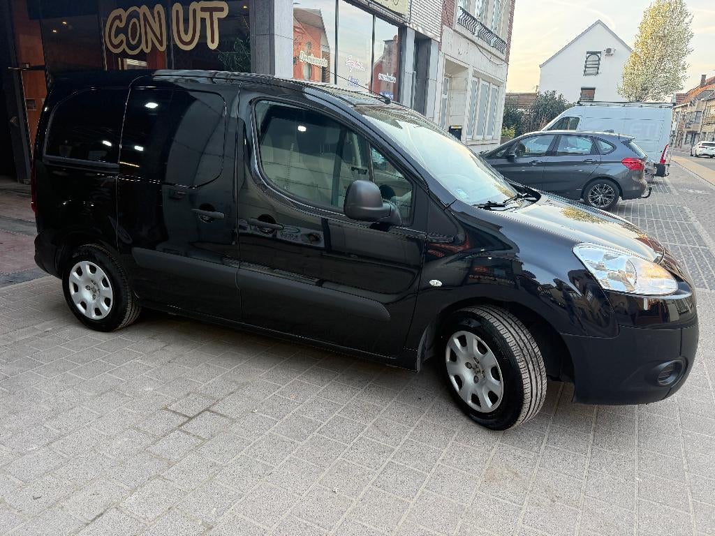 Peugeot Partner 1.6Hdi 3Place Airco Bon état*Garantie*, Zwart, Bedrijf, Grijs, Onderhoudsboekje