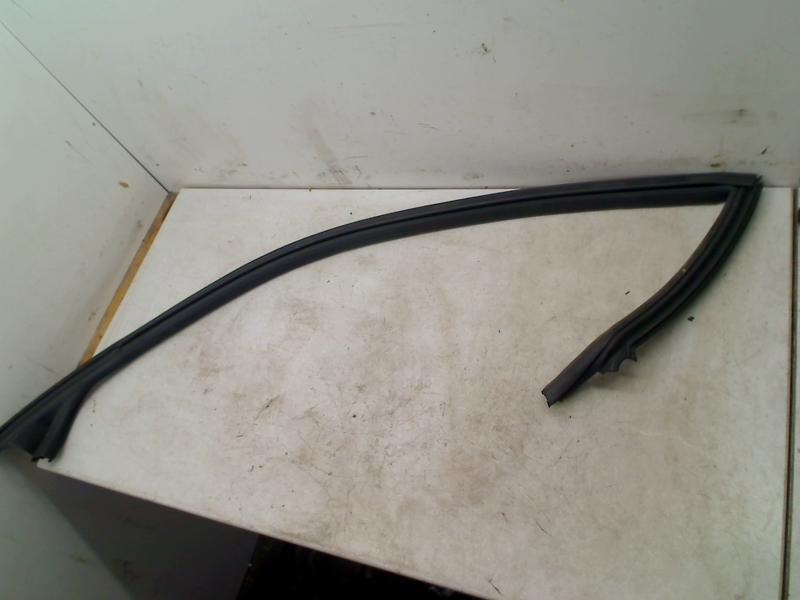 JOINT DE PORTE GAUCHE Scirocco (137 / 13AD) (1K8867337), Utilisé, De Bloemendaal 21 21
5221 EB  'S HERTOGENBOSCH, NL, Info@123Parts.nl