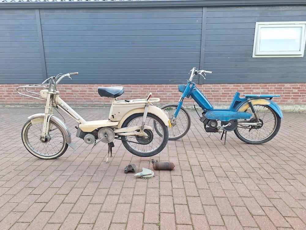 Te koop 2x Peugeot 102 103 S Oldtimer brommer bromfiets, Fietsen en Brommers, Ophalen