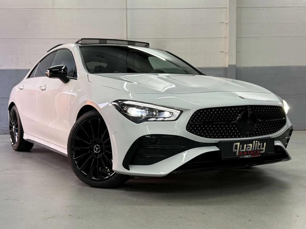 Mercedes-Benz CLA-Klasse 180 CLA180 MILD HYBRIDE // AMG LINE, Auto's, Automaat, Gebruikt, 4 cilinders, Alcantara