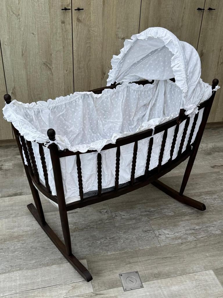 Antieke wieg 100 jaar oud met matrasje en omranding, Antiek en Kunst, Ophalen