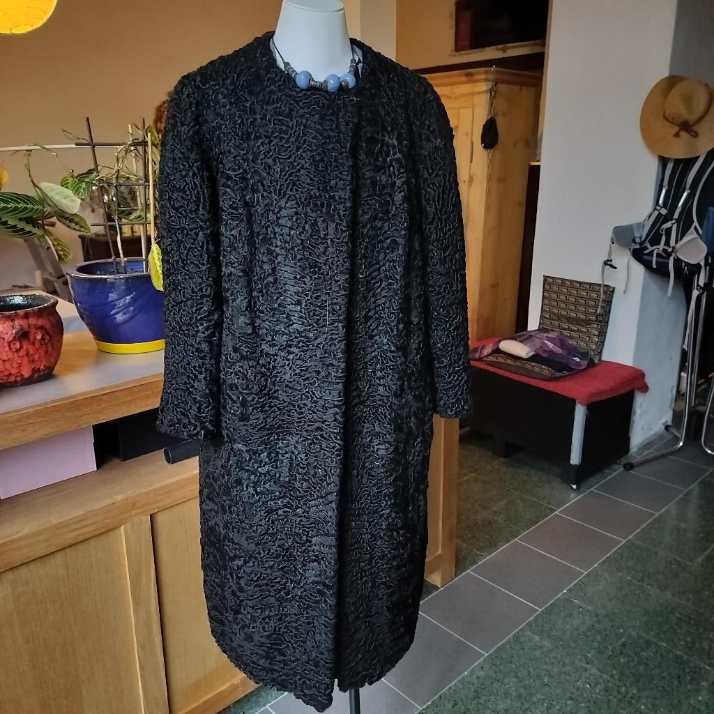 Gemoderniseerde bontjas astracan, Ophalen, Gedragen, Maat 38/40 (M), Zwart