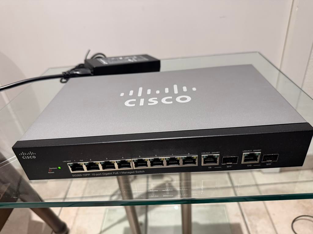 Cisco SG300-10PP 10-poorts Gigabit managed switch, Ophalen of Verzenden, Zo goed als nieuw