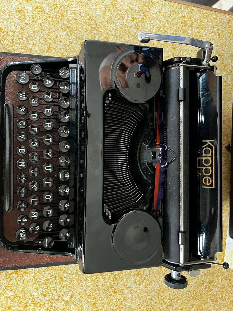 Machine à écrire de marque kappe avec sa boîte, Collections