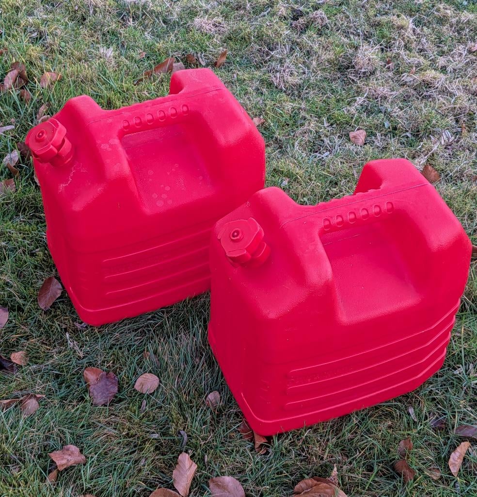 2 blikjes om benzine te vervoeren, Ophalen, Gebruikt