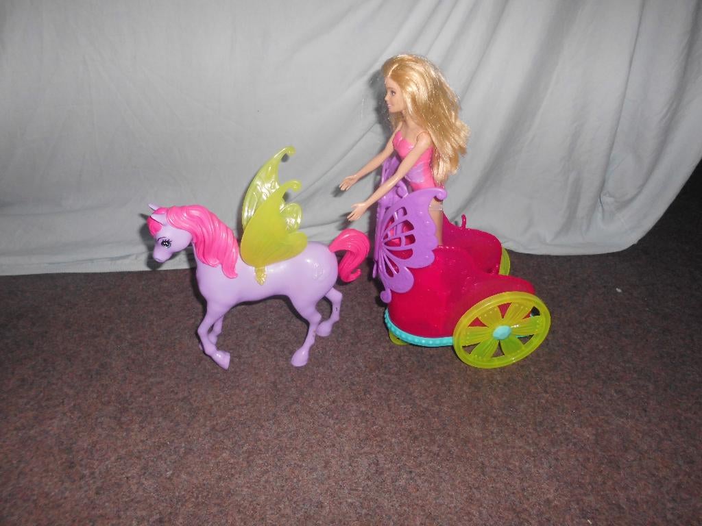 barbie koets, Kinderen en Baby's, Speelgoed | Poppen, Ophalen, Zo goed als nieuw, Barbie