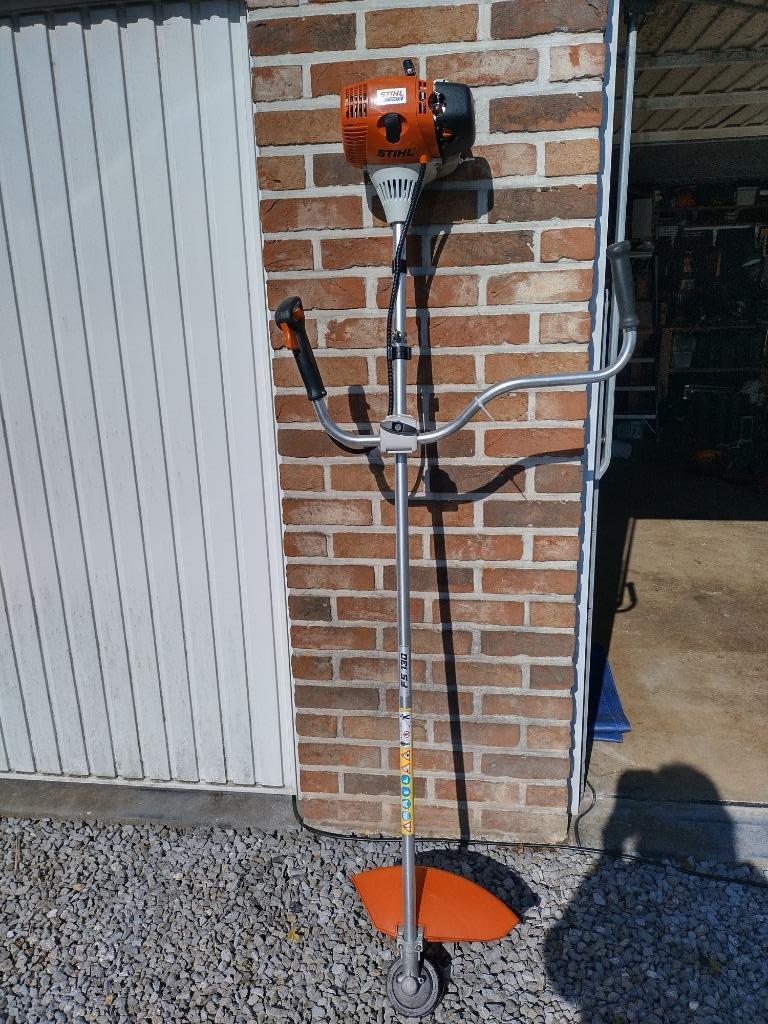 Débroussailleuse FS 130 STIHL + casque + harnais, 30 à 50 cm, Enlèvement, Essence, STIHL