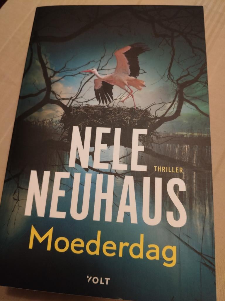Nele Neuhaus - Moederdag, Ophalen of Verzenden, Nele Neuhaus