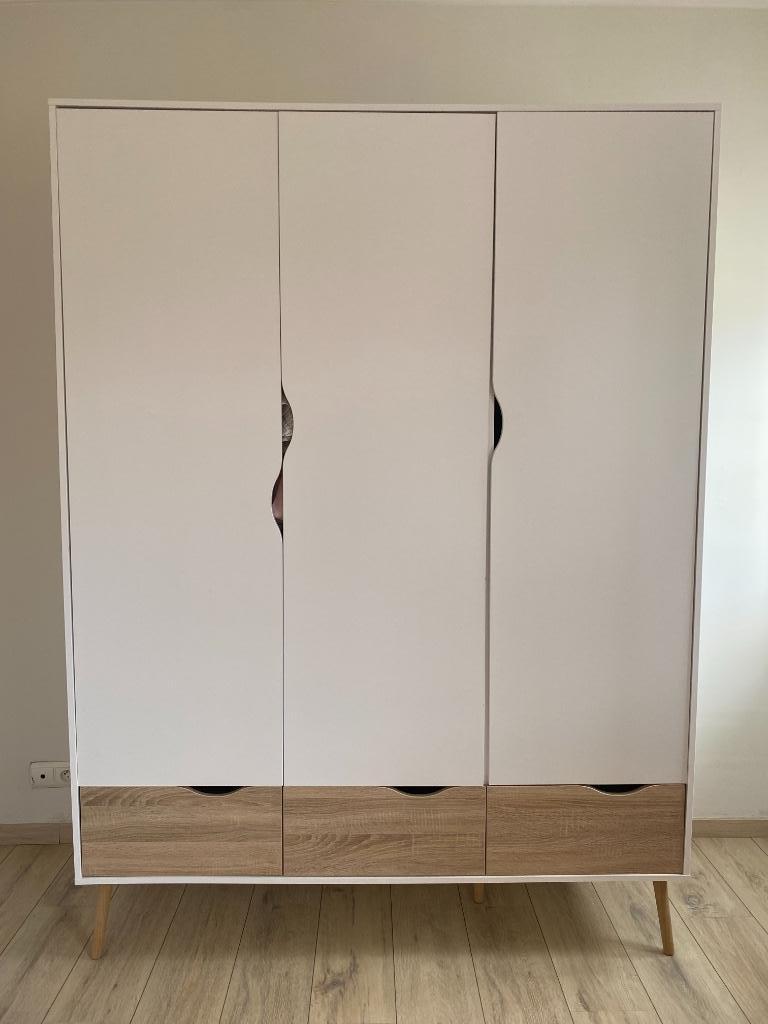 Garde-robe, Enlèvement, Comme neuf