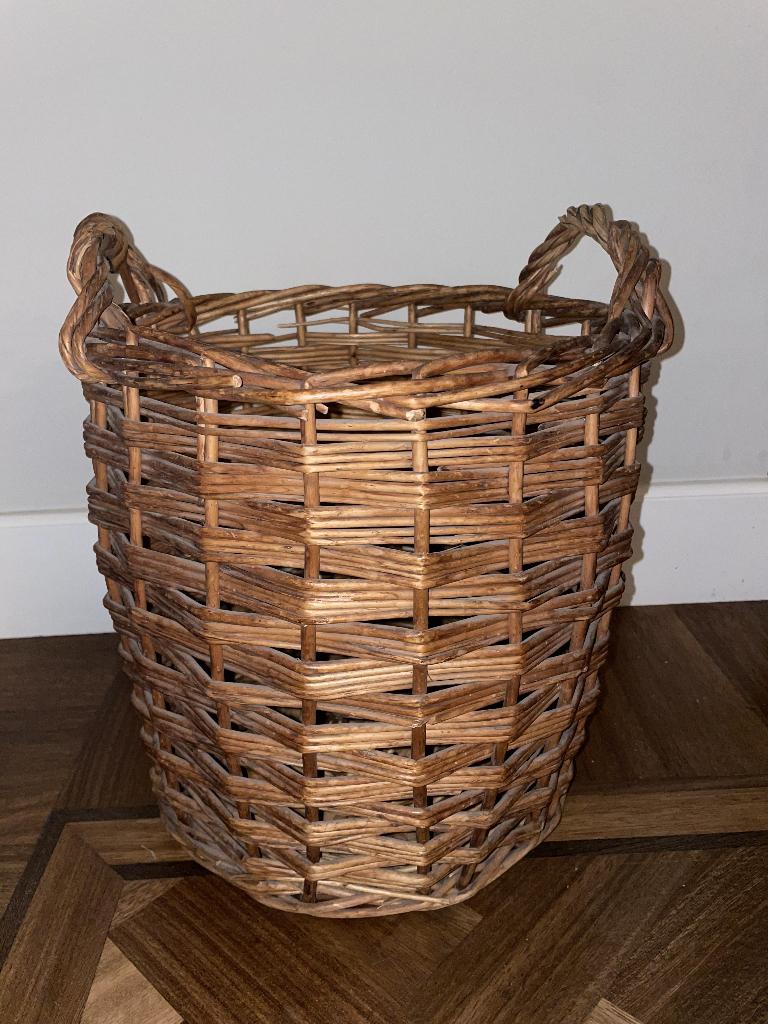 Panier vintage en rotin ancien avec poignées — Ø 33 cm, Enlèvement ou Envoi