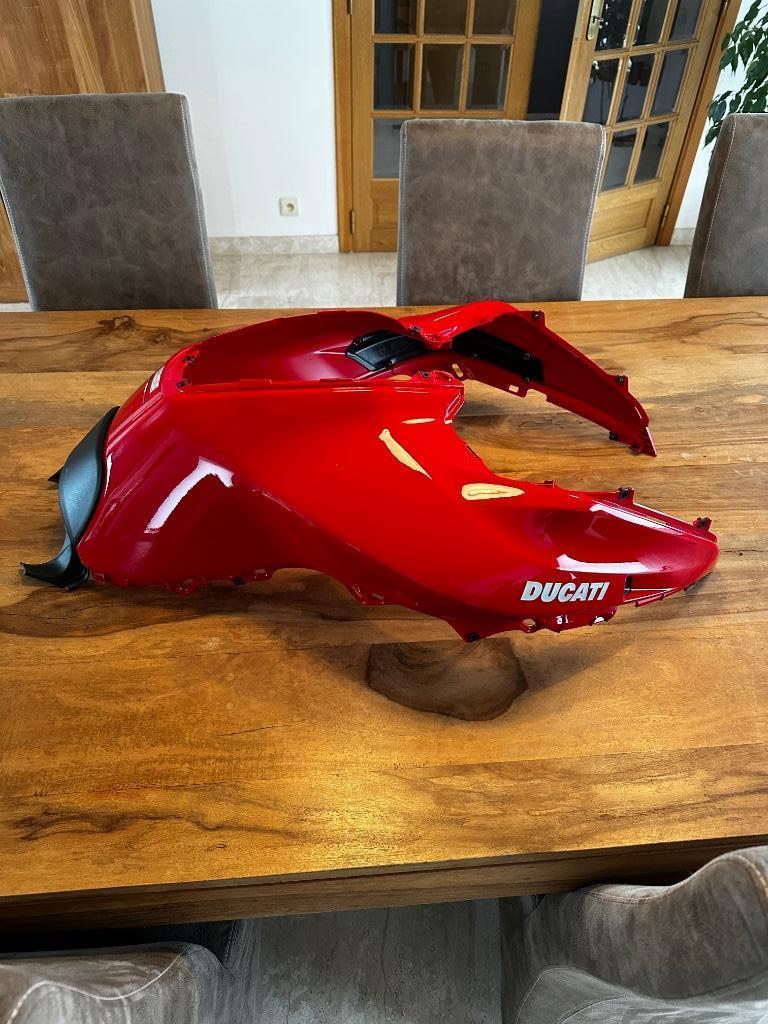 Ducati Multistrada V4 benzinetank cover, Ophalen, Gebruikt