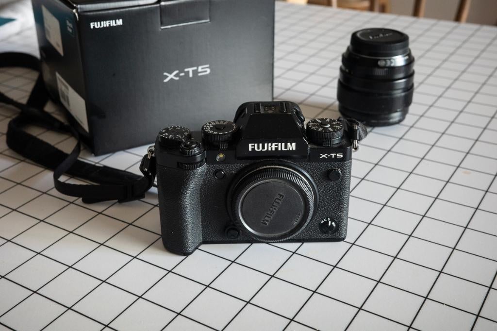 Fujifilm X-T5 + XF 23mm + XF 35mm, Enlèvement, Utilisé, Compact, Fuji