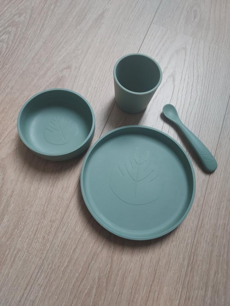 Jollein silicone dinner set - bordje, potje, beker en lepel, Kinderen en Baby's, Ophalen, Zo goed als nieuw