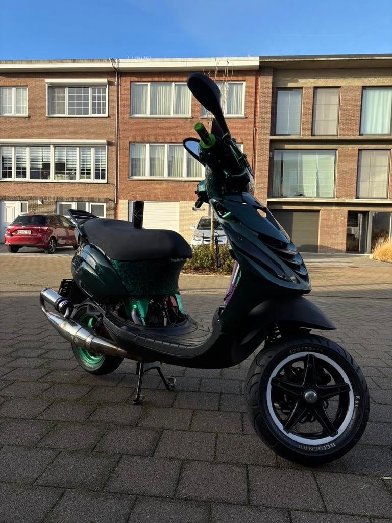 piaggo 150cc zip 2t, Fietsen en Brommers, Ophalen, Zo goed als nieuw, Zip