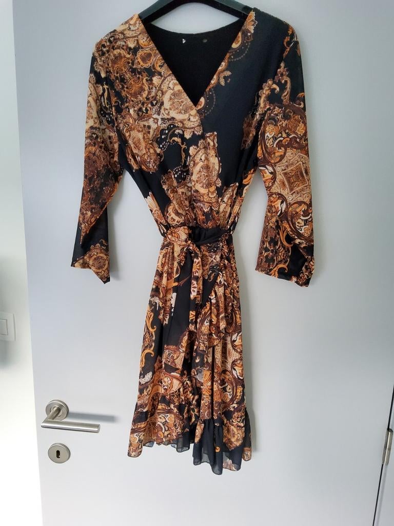 Zwart kleedje terra di siena, Terra di Siena, Zwart, Ophalen of Verzenden, Zo goed als nieuw