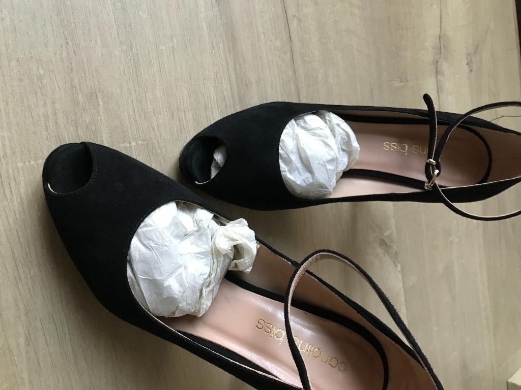 Caroline Biss zwarte pumps met riempje maat 40, Pumps, Zwart, Ophalen of Verzenden, Zo goed als nieuw