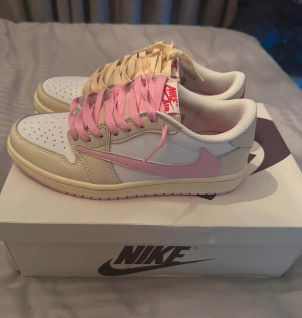 Nike x Travis Scott Air Jordan 1 Low OG "Shy Pink" / EU 40, Vêtements | Hommes, Chaussures, Neuf, Enlèvement ou Envoi, Autres couleurs