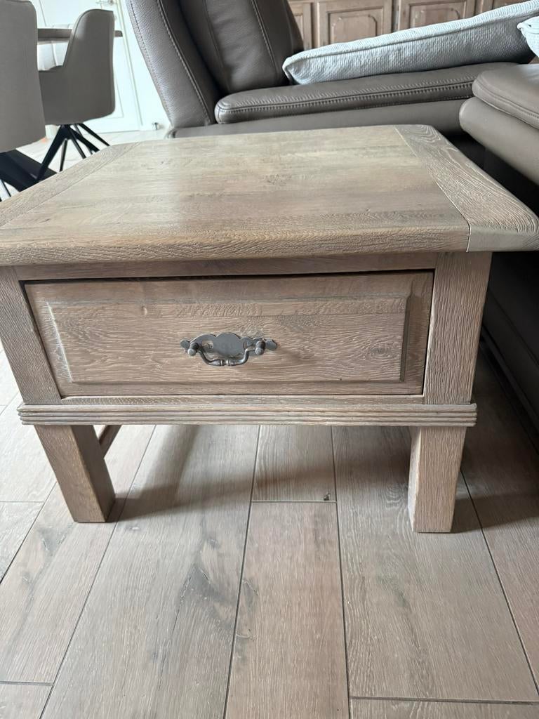 Landelijke bijzettafel of ook salontafel, Huis en Inrichting, Slaapkamer | Nachtkastjes, Ophalen, Zo goed als nieuw