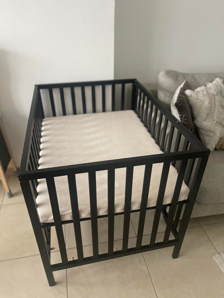 Zwarte babypark + matras, Kinderen en Baby's, Babyparken, Ophalen, Zo goed als nieuw