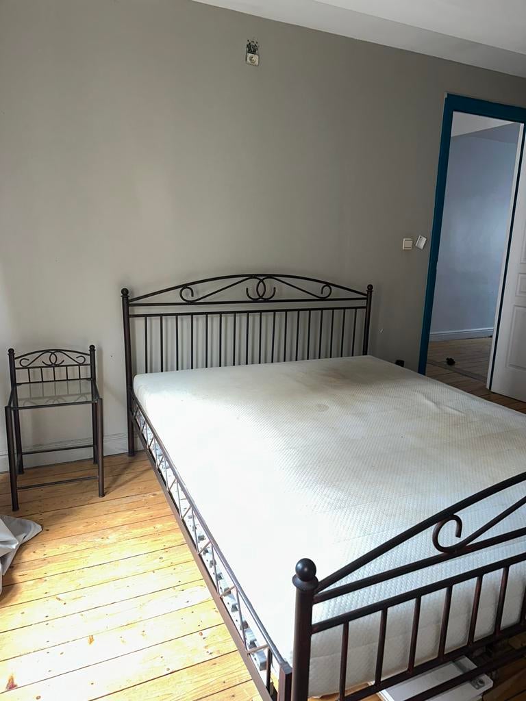 Ijzer bed met nachttafels, Huis en Inrichting, Ophalen, Zo goed als nieuw