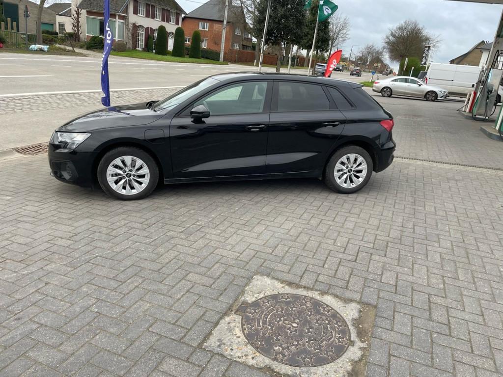 Audi A3 40 TFSI e basis (bj 2023, automaat), Auto's, Audi, 4 deurs, Gebruikt, 4 cilinders, Zwart