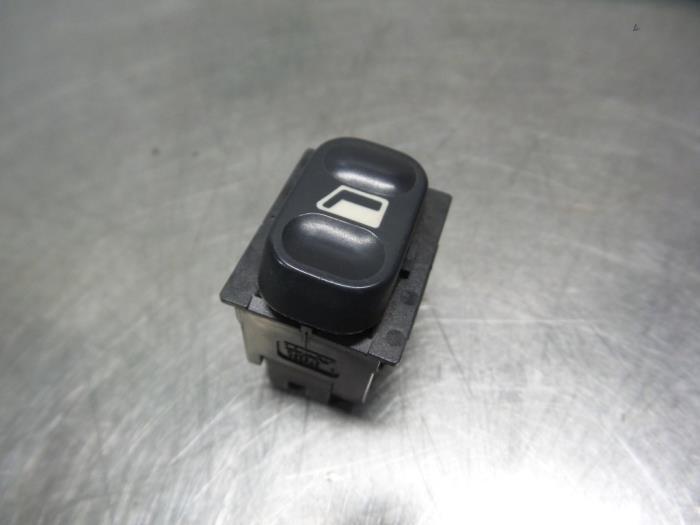 Commutateur vitre électrique d'un Peugeot Partner, -, 3 mois de garantie, Utilisé, -
