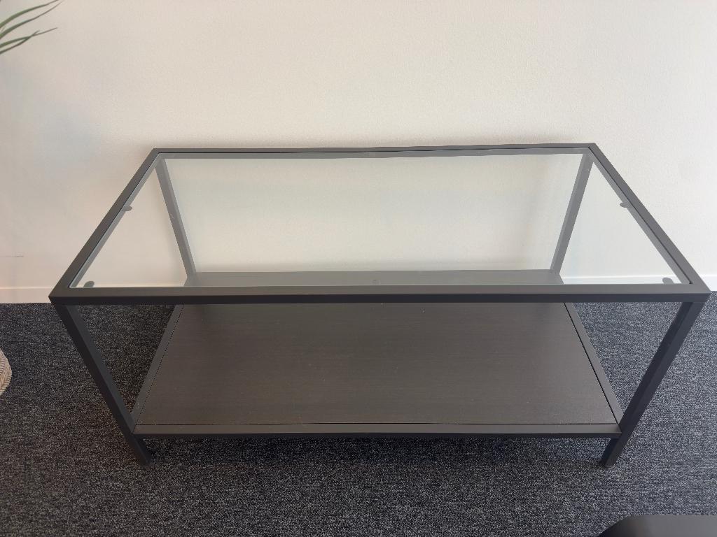 IKEA Moderne salontafel met glazen blad en metalen frame, Huis en Inrichting, Tafels | Salontafels, Ophalen, Minder dan 50 cm