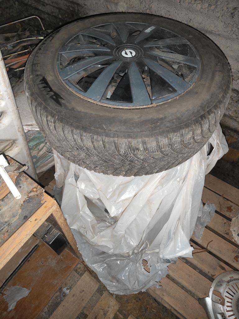 4 Pneus  195/65/15.. avec jantes en tôle avec enjoliveurs, Autos : Pièces & Accessoires, 15 pouces, Véhicule de tourisme, Pneu(s)