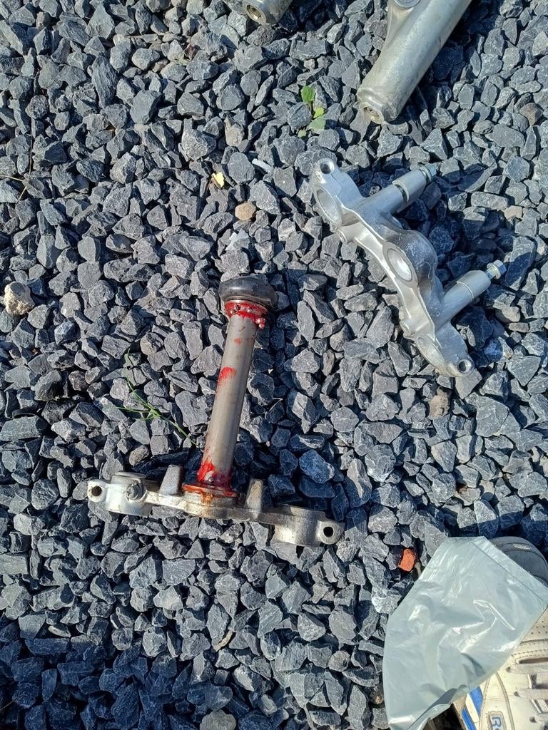 Pièces Suzuki TSX : fourche avant et robinet d'essence, Motos, Enlèvement