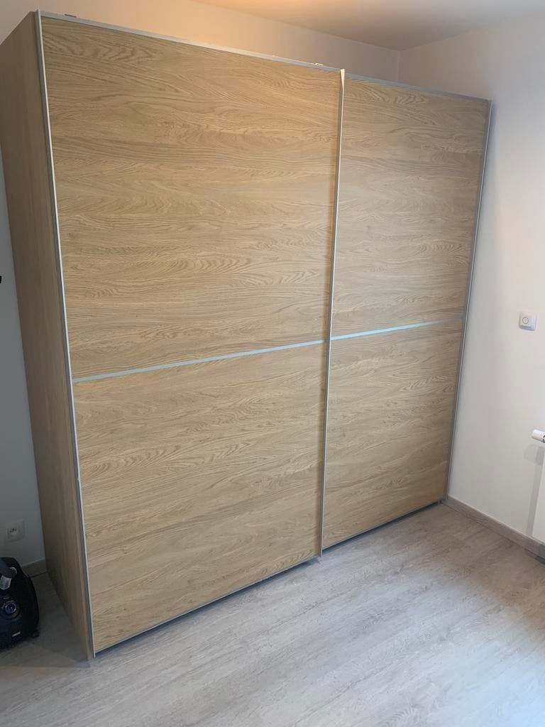Kleerkast met 2 schuifdeuren - 200cm breed, Huis en Inrichting, Kasten | Kleerkasten, Zo goed als nieuw, Ophalen